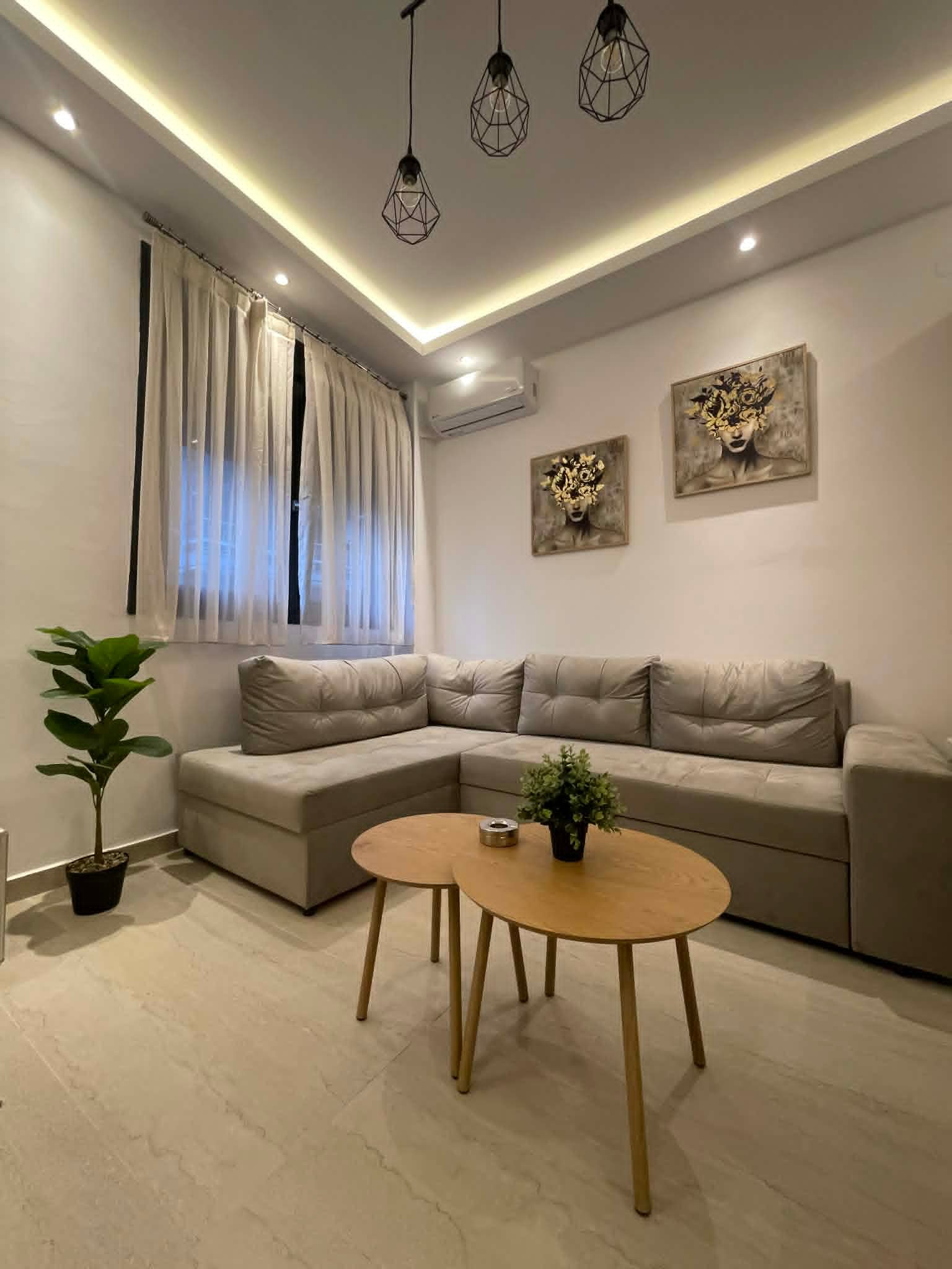 See how easily the sofa unfolds and becomes a bed.
