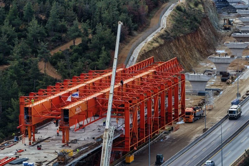 Thessaloniki is building a highway on top of a highway.