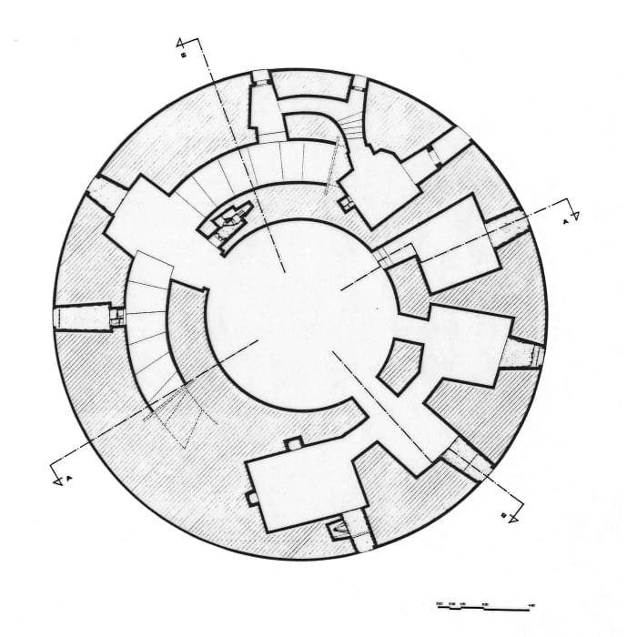 Circular architectural floor plan of the White Tower showing a central space surrounded by smaller rooms