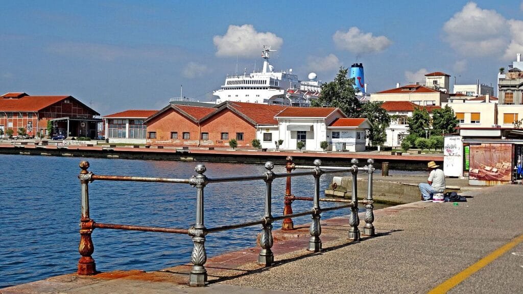 Perspective of the Port of Thessaloniki from Nikis Avenue
