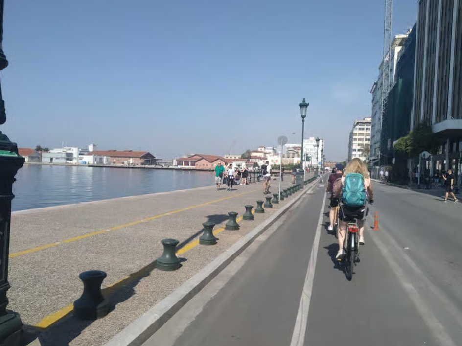 Discover Thessaloniki effortlessly on an e-bike tour.